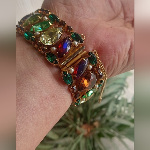 Hattie Carnegie Multi Color, Green Uranium,  Faux Mini Pearls VTG Bracelet - Picture 6 of 16